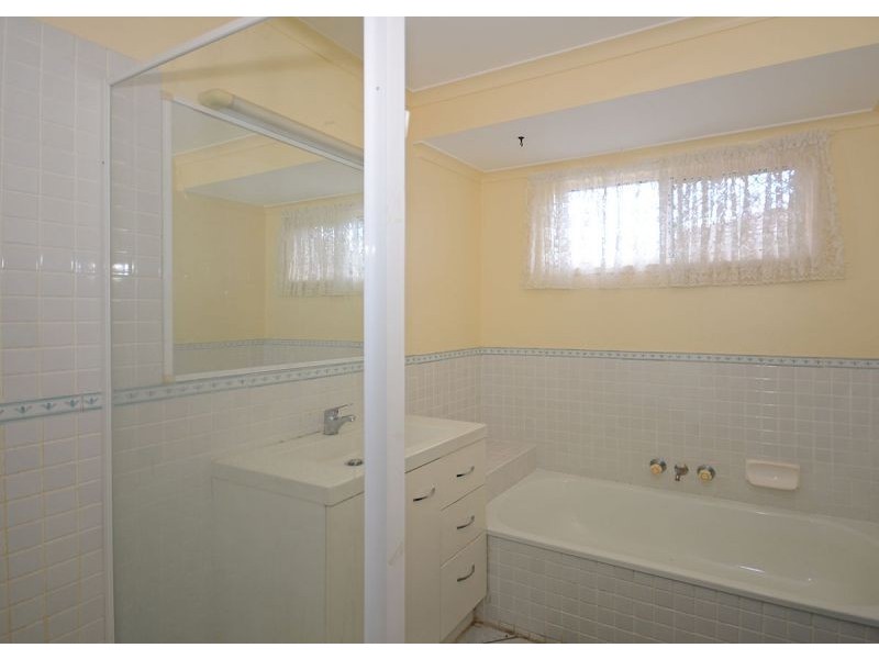 8 Archer Drive, Point Vernon QLD 4655