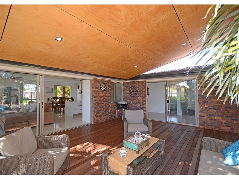 9 Karina Court, Urangan QLD 4655