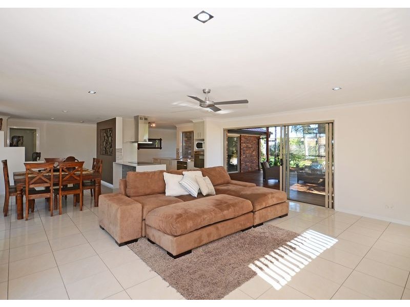 9 Karina Court, Urangan QLD 4655