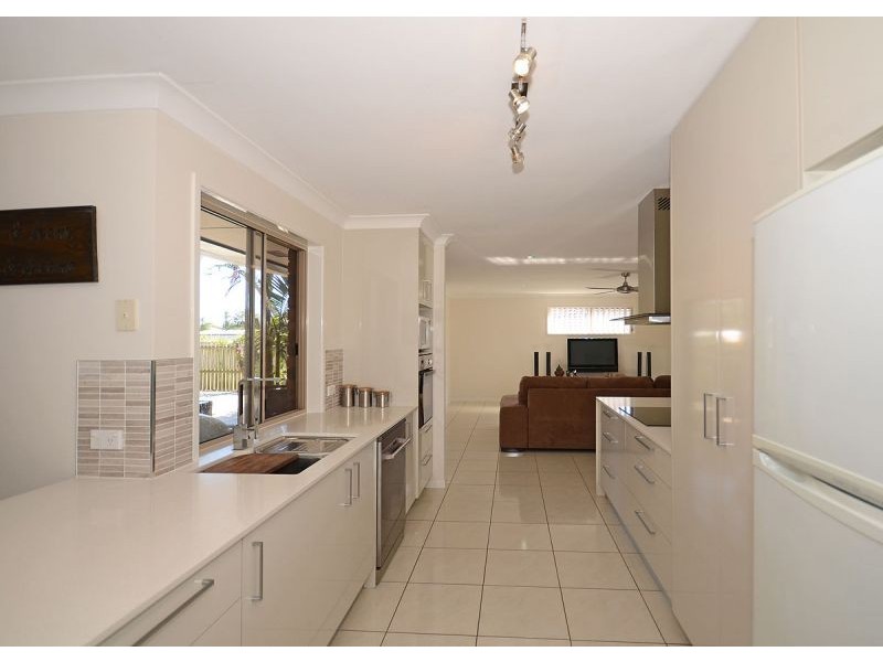 9 Karina Court, Urangan QLD 4655