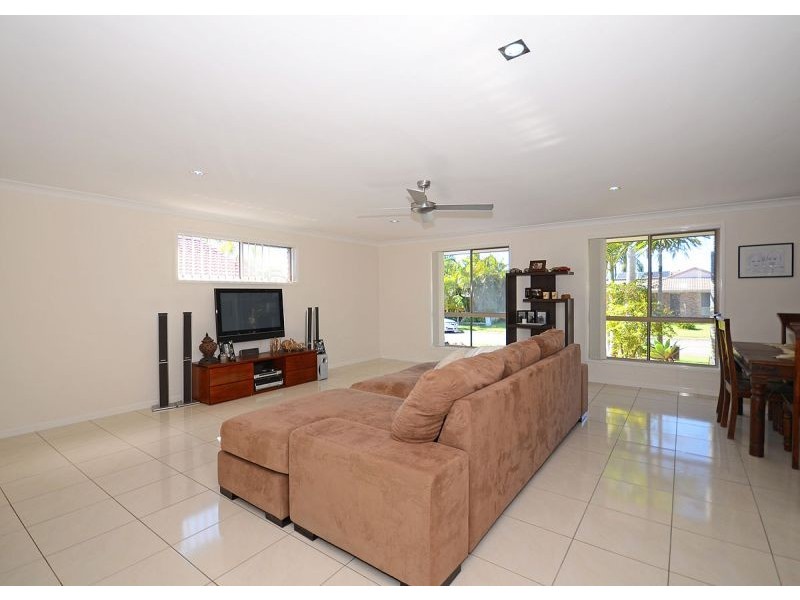 9 Karina Court, Urangan QLD 4655