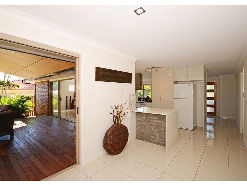 9 Karina Court, Urangan QLD 4655