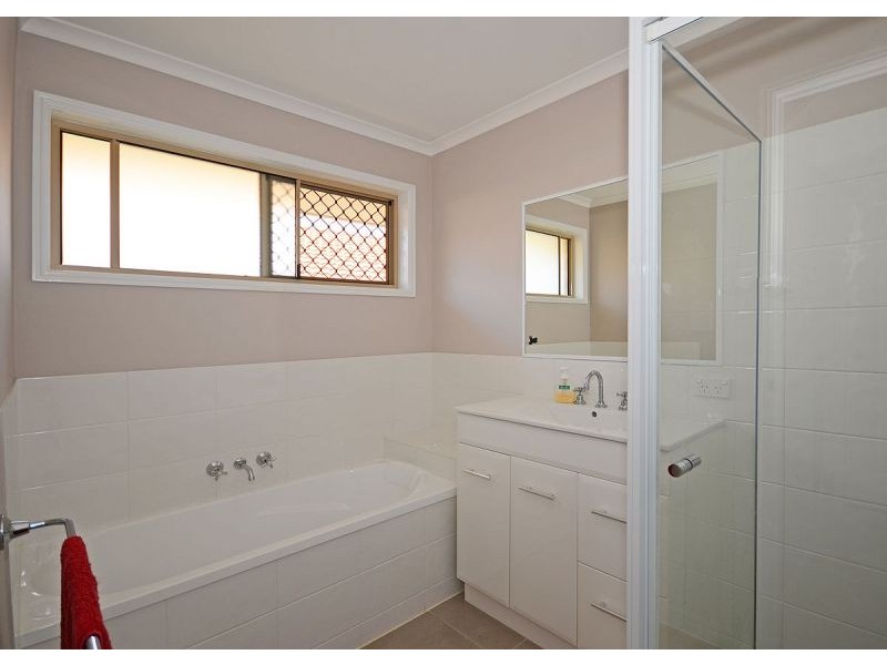 17 Alison Drive, Torquay QLD 4655