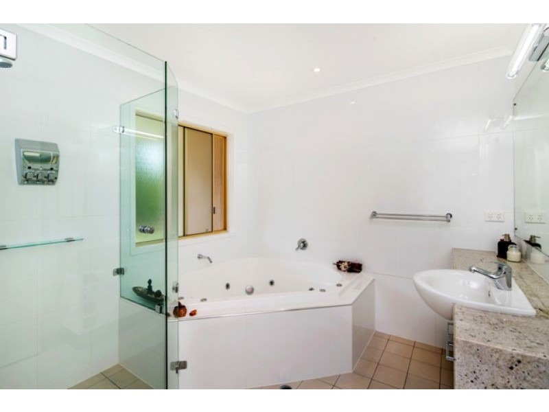 5 Flora Court, Dundowran Beach QLD 4655