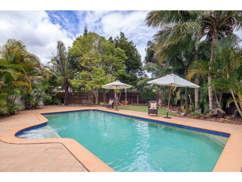5 Flora Court, Dundowran Beach QLD 4655