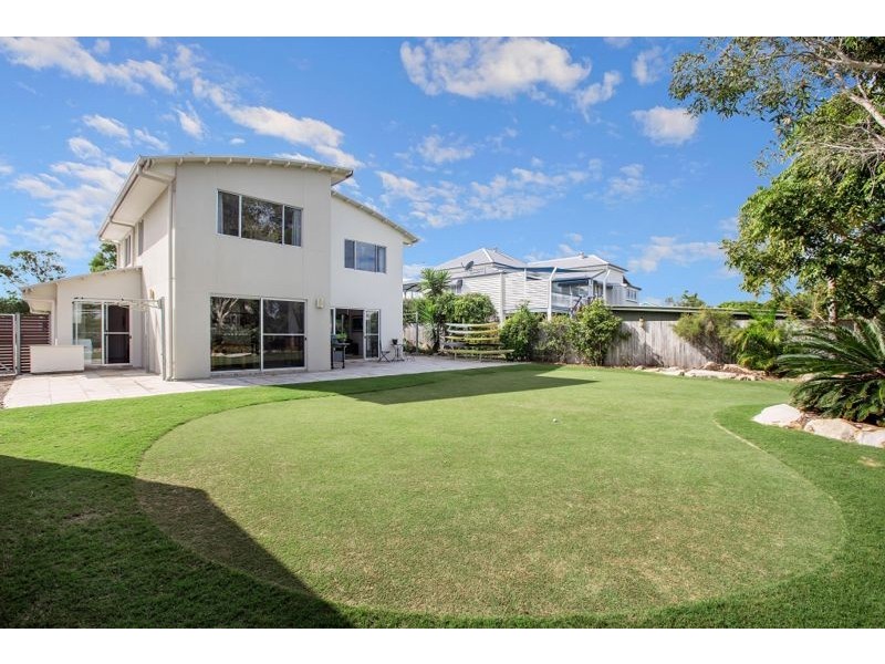 37 Miller Street, Urangan QLD 4655