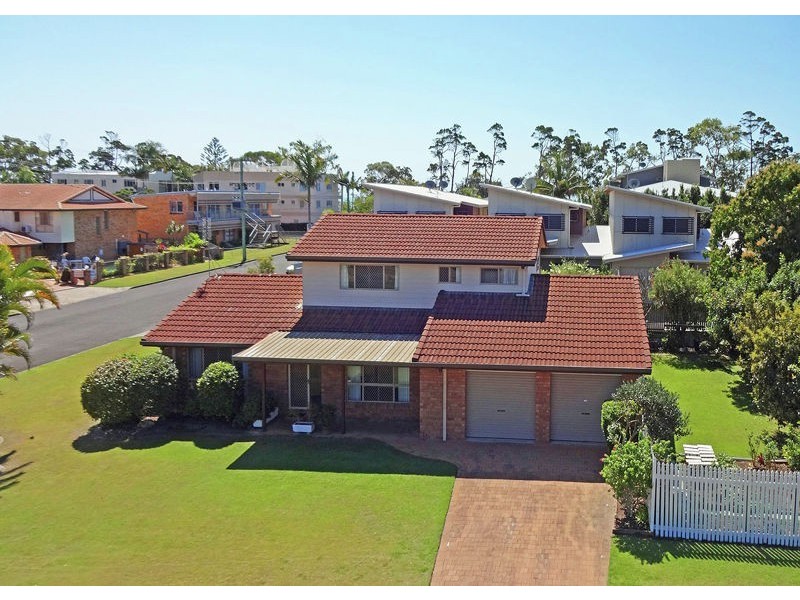 10 Hervey Street, Scarness QLD 4655
