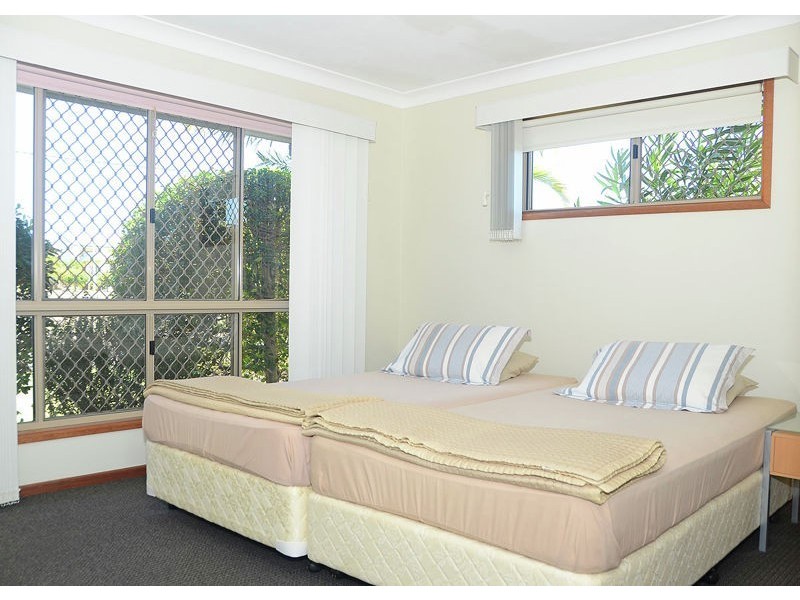 10 Hervey Street, Scarness QLD 4655