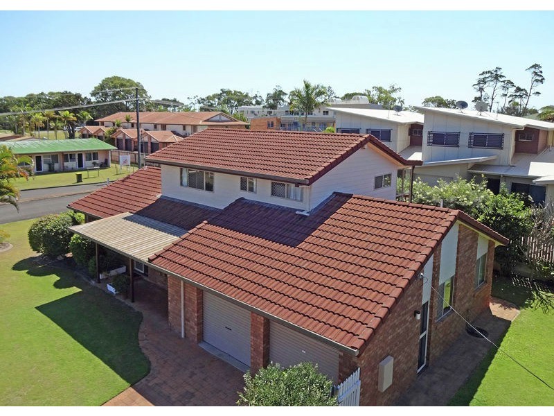 10 Hervey Street, Scarness QLD 4655