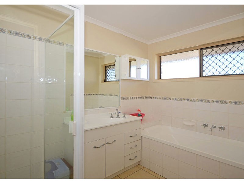 4 Merrilyn Court, Urangan QLD 4655