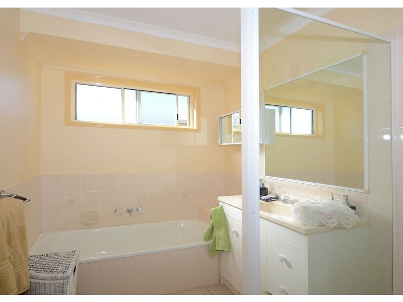 37 Banksia Street, Point Vernon QLD 4655