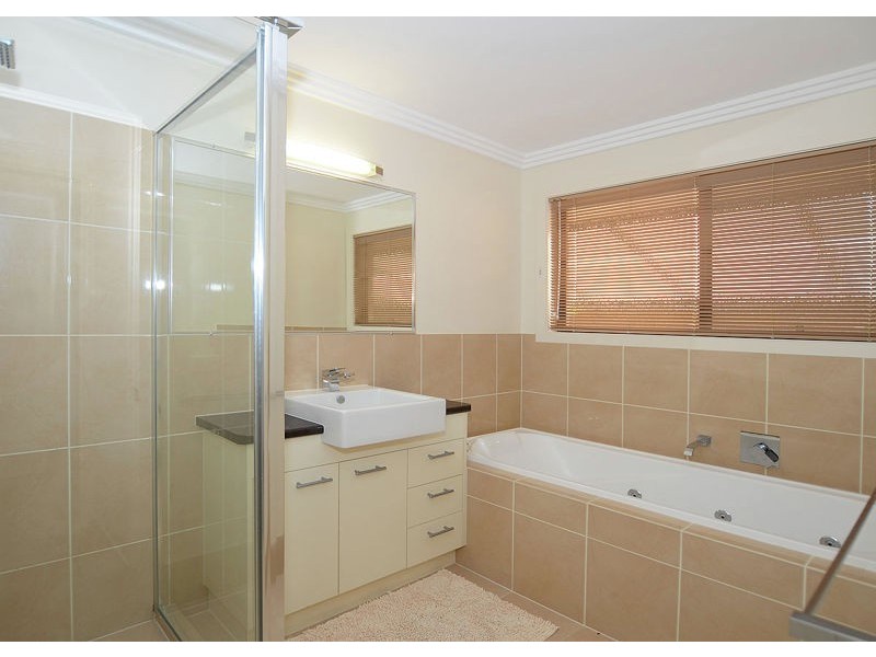 15 Delmo Court, Urraween QLD 4655