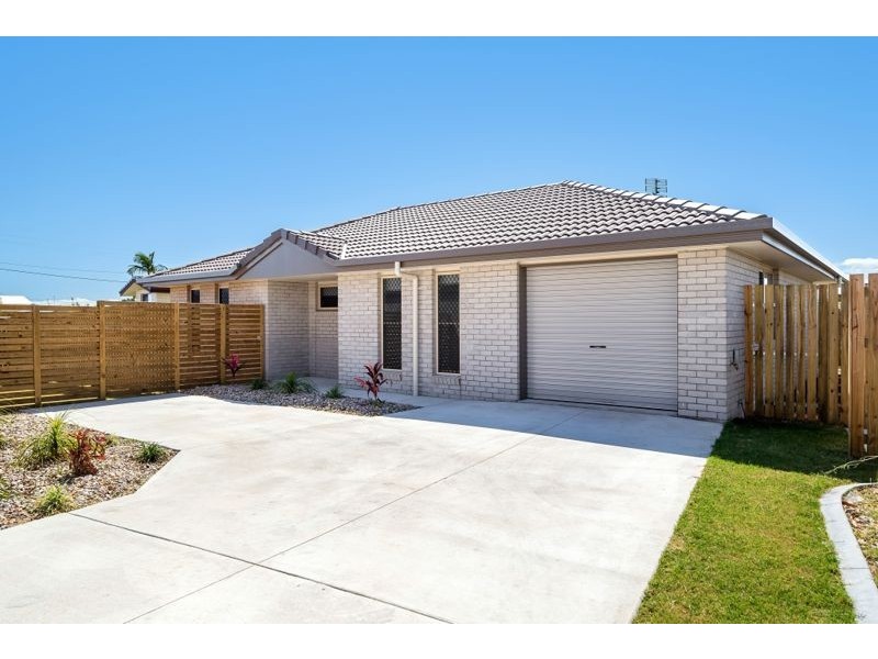 1/5 & 2/5 Jovi Court, Scarness QLD 4655