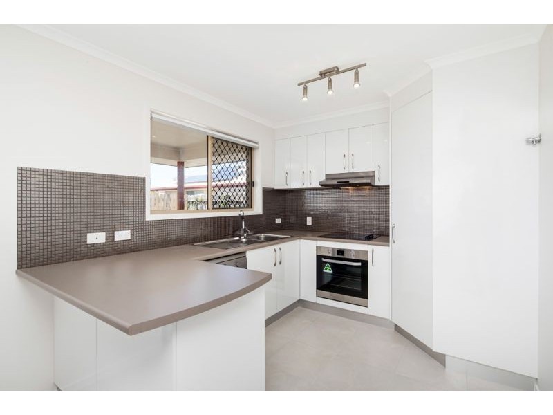 1/5 & 2/5 Jovi Court, Scarness QLD 4655