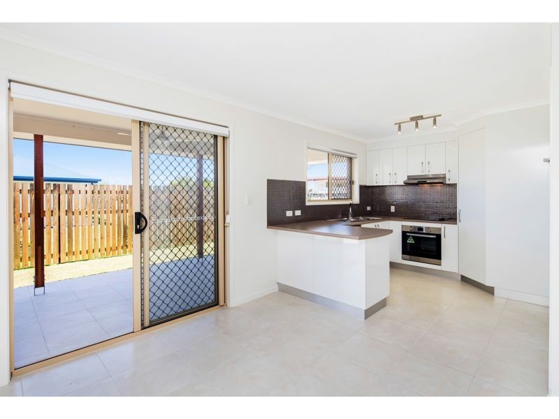 1/5 & 2/5 Jovi Court, Scarness QLD 4655