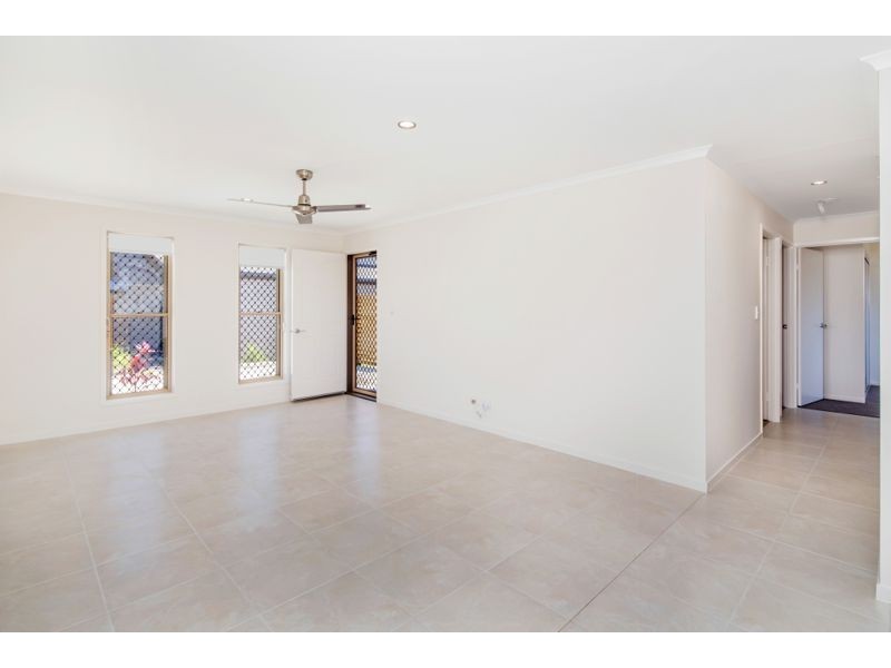 1/5 & 2/5 Jovi Court, Scarness QLD 4655