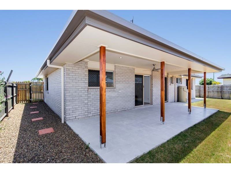 1/5 & 2/5 Jovi Court, Scarness QLD 4655