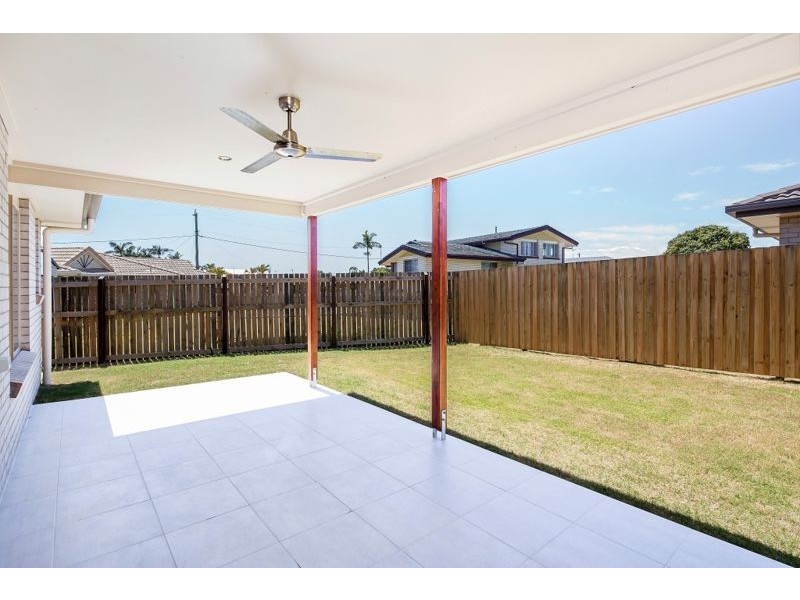 1/5 & 2/5 Jovi Court, Scarness QLD 4655