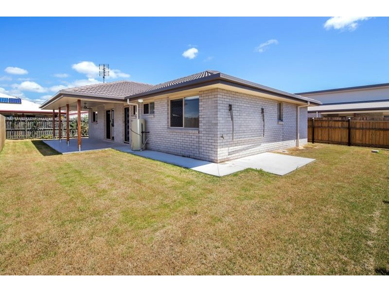 1/5 & 2/5 Jovi Court, Scarness QLD 4655