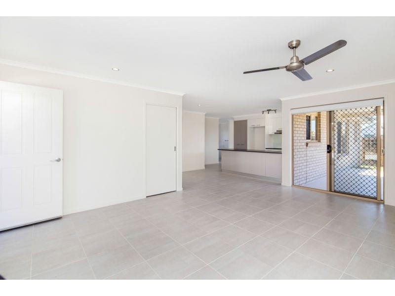 1/5 & 2/5 Jovi Court, Scarness QLD 4655
