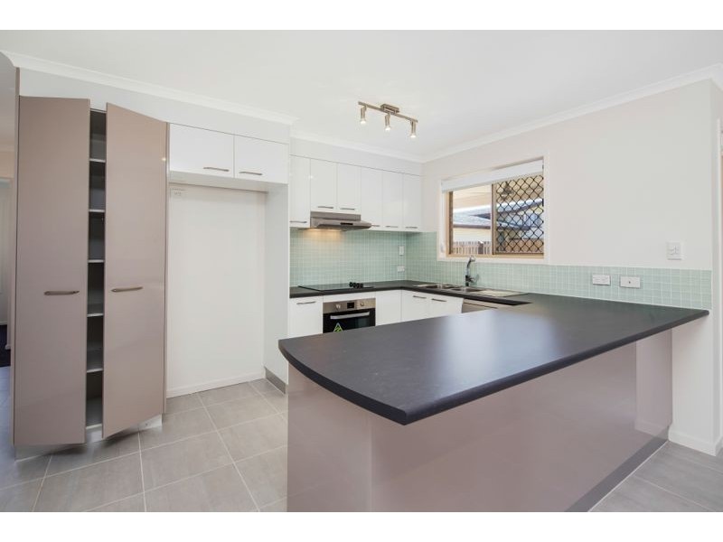 1/5 & 2/5 Jovi Court, Scarness QLD 4655