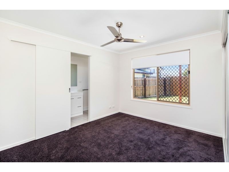 1/5 & 2/5 Jovi Court, Scarness QLD 4655