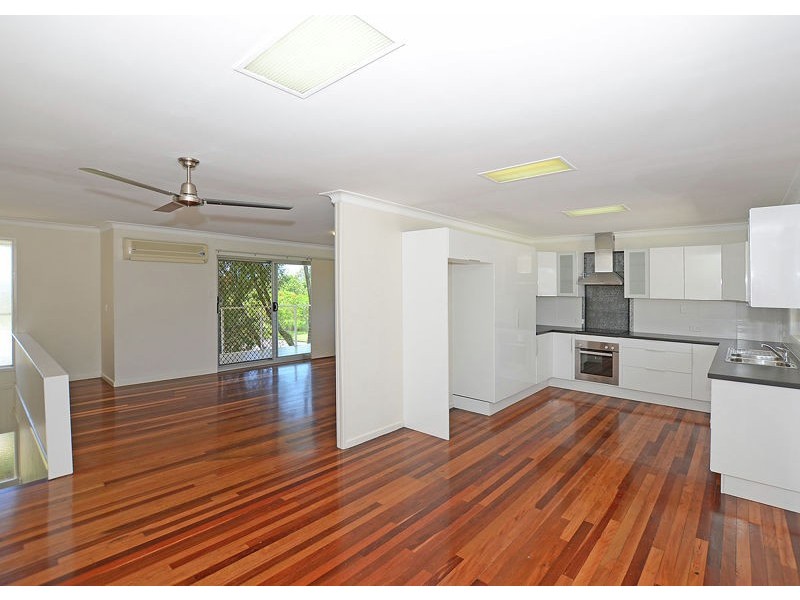 33 Holiday Parade, Scarness QLD 4655