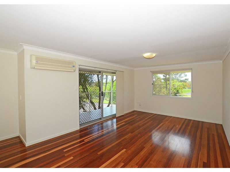33 Holiday Parade, Scarness QLD 4655