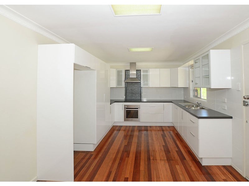 33 Holiday Parade, Scarness QLD 4655