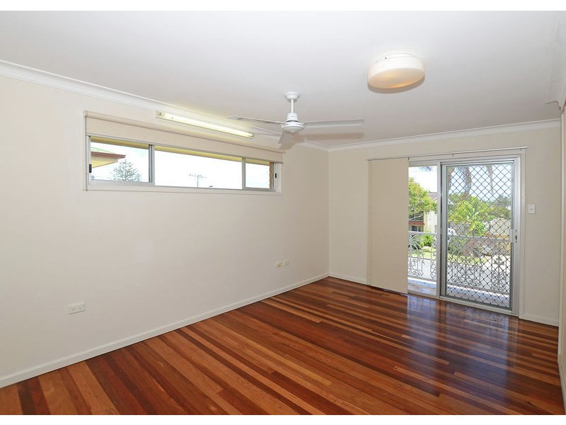33 Holiday Parade, Scarness QLD 4655