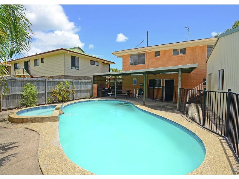 33 Holiday Parade, Scarness QLD 4655