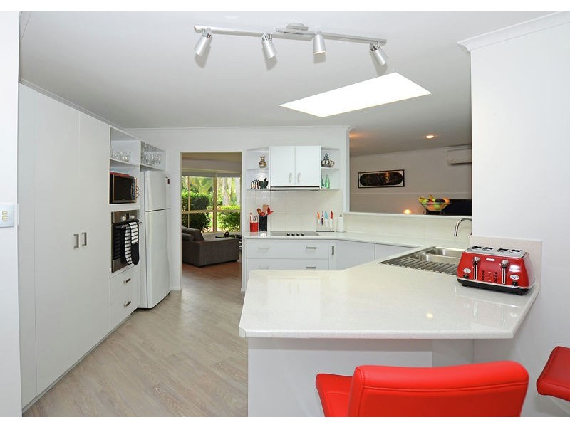 3 Gatakers Lane, Point Vernon QLD 4655