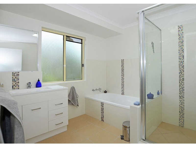 3 Gatakers Lane, Point Vernon QLD 4655
