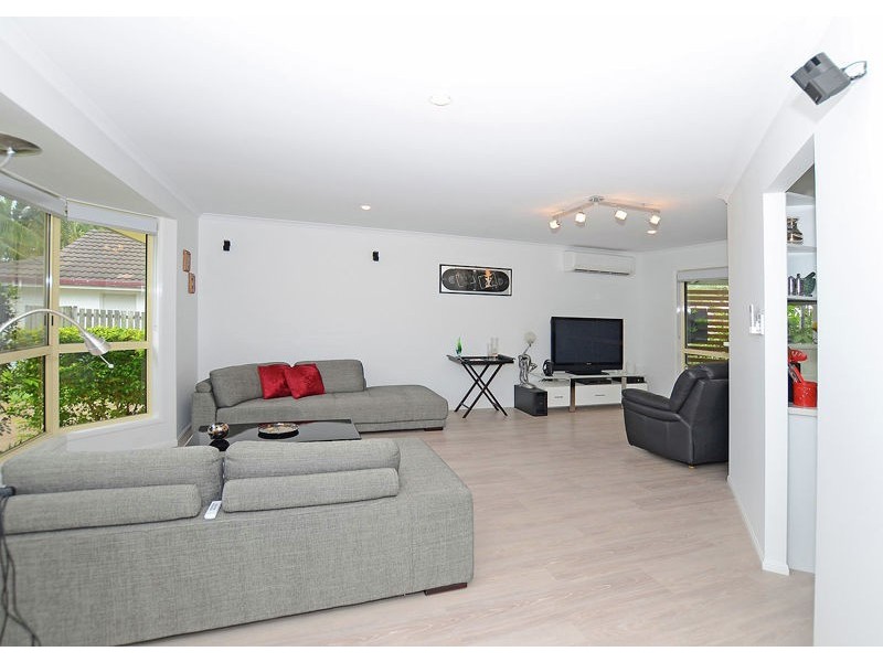 3 Gatakers Lane, Point Vernon QLD 4655