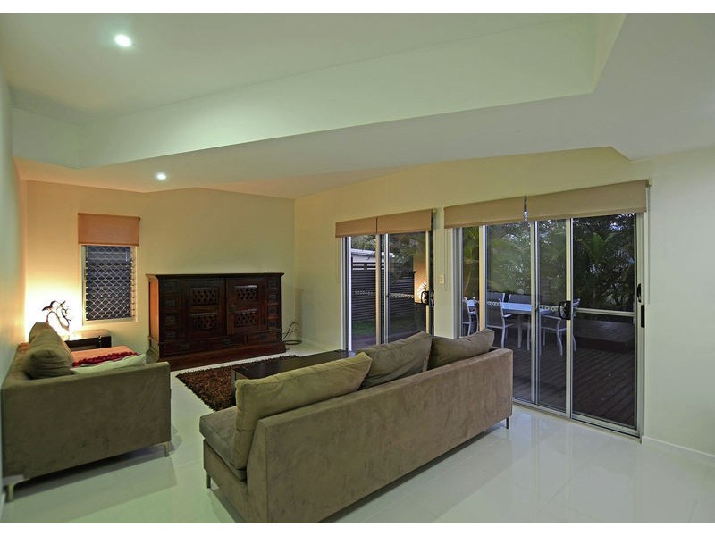 4 Johnston Boulevard, Urraween QLD 4655