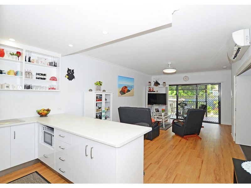 2/64 Cypress Street, Torquay QLD 4655