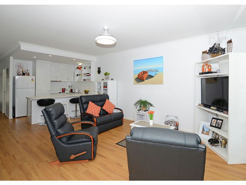 2/64 Cypress Street, Torquay QLD 4655