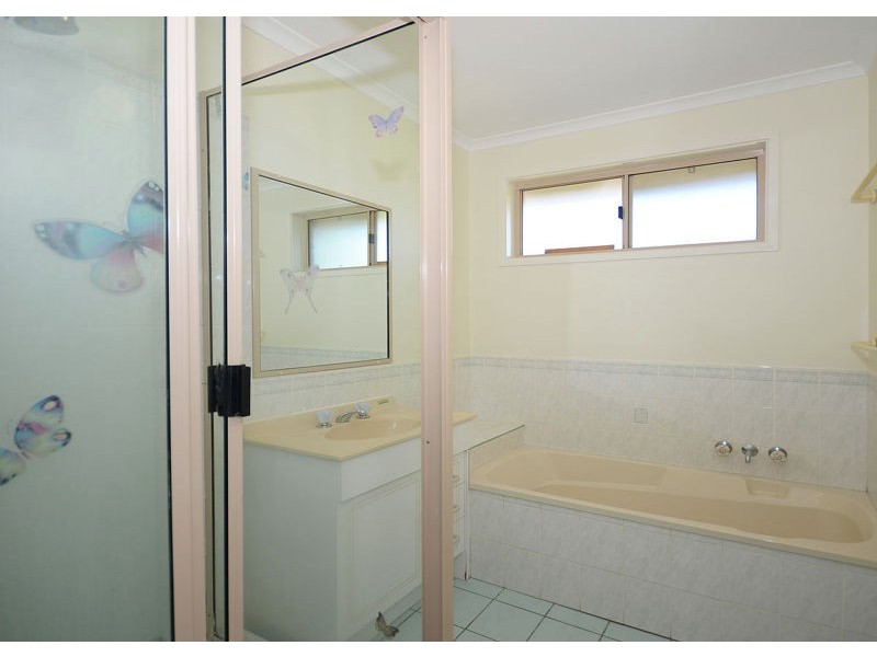 1 Glen Court, Point Vernon QLD 4655