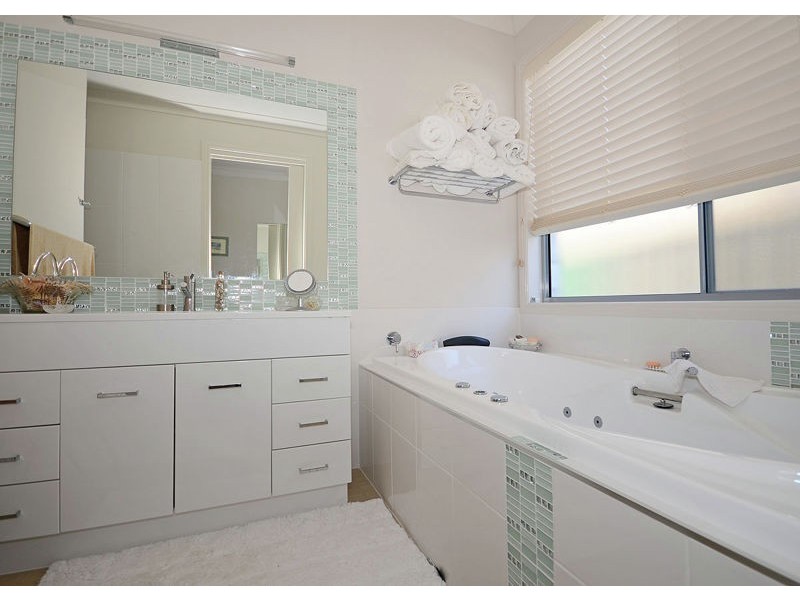 4 Morinda Way, Urraween QLD 4655