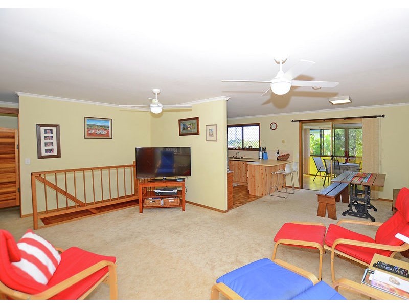 62 Hillcrest Avenue, Scarness QLD 4655