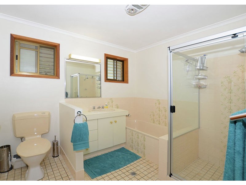 62 Hillcrest Avenue, Scarness QLD 4655