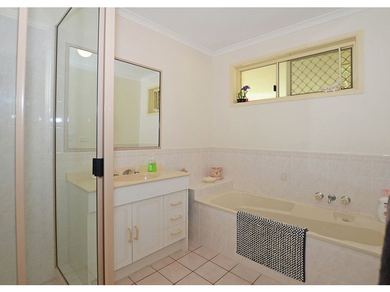 3 Vicki Parade, Torquay QLD 4655