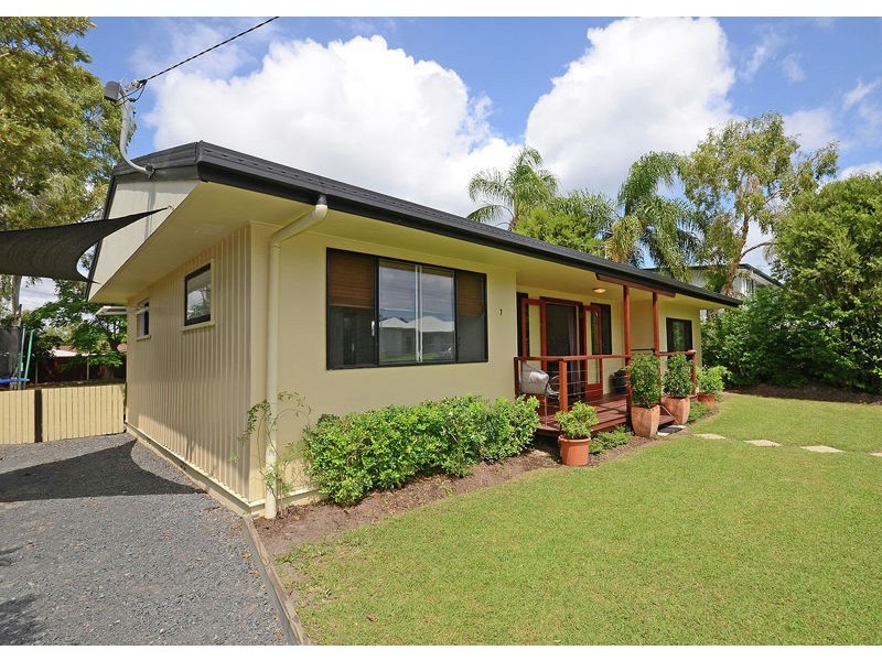 7 Helsham Street, Point Vernon QLD 4655
