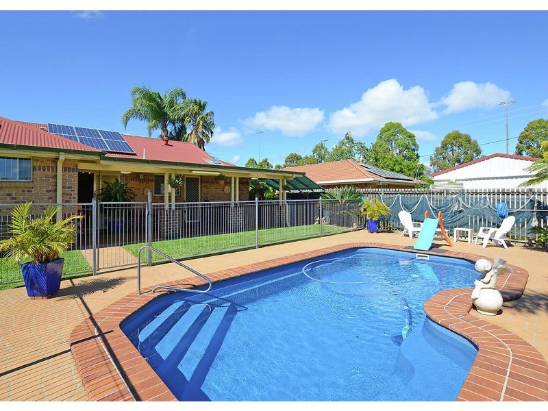 4 Vicki Parade, Torquay QLD 4655