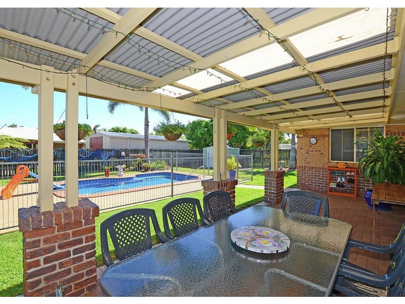 4 Vicki Parade, Torquay QLD 4655