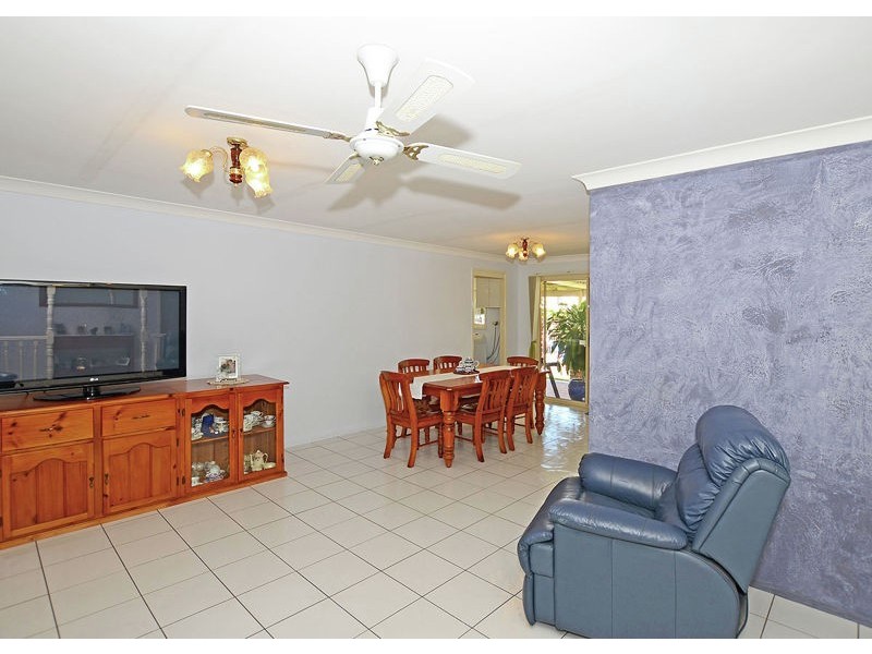 4 Vicki Parade, Torquay QLD 4655