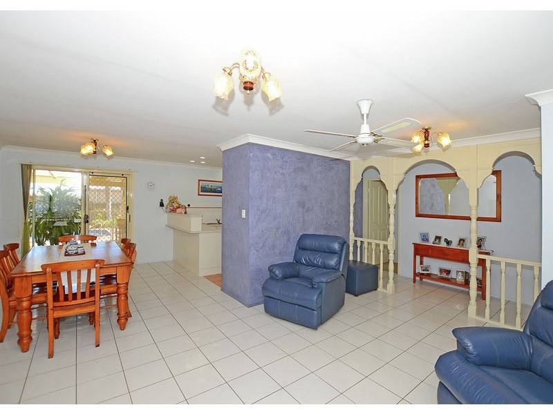 4 Vicki Parade, Torquay QLD 4655
