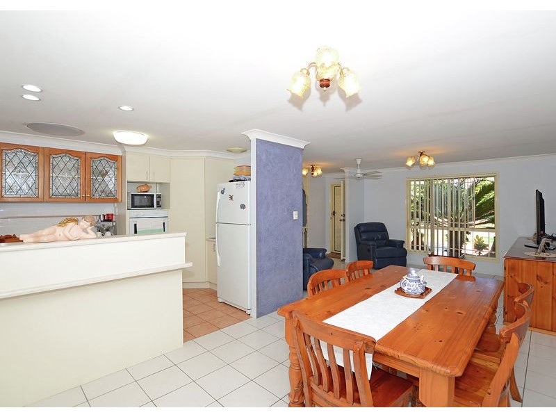 4 Vicki Parade, Torquay QLD 4655