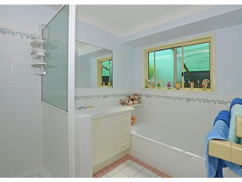 4 Vicki Parade, Torquay QLD 4655