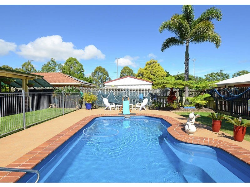 4 Vicki Parade, Torquay QLD 4655